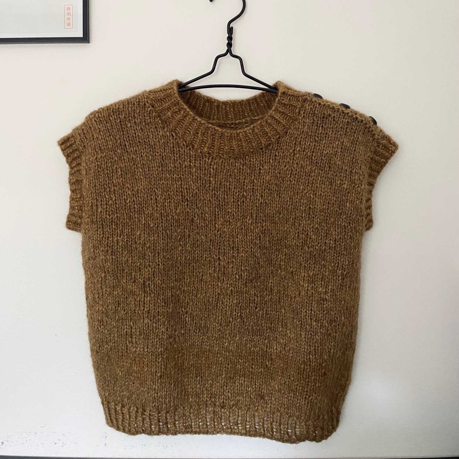 Buttons Vest - Strikkeopskrift