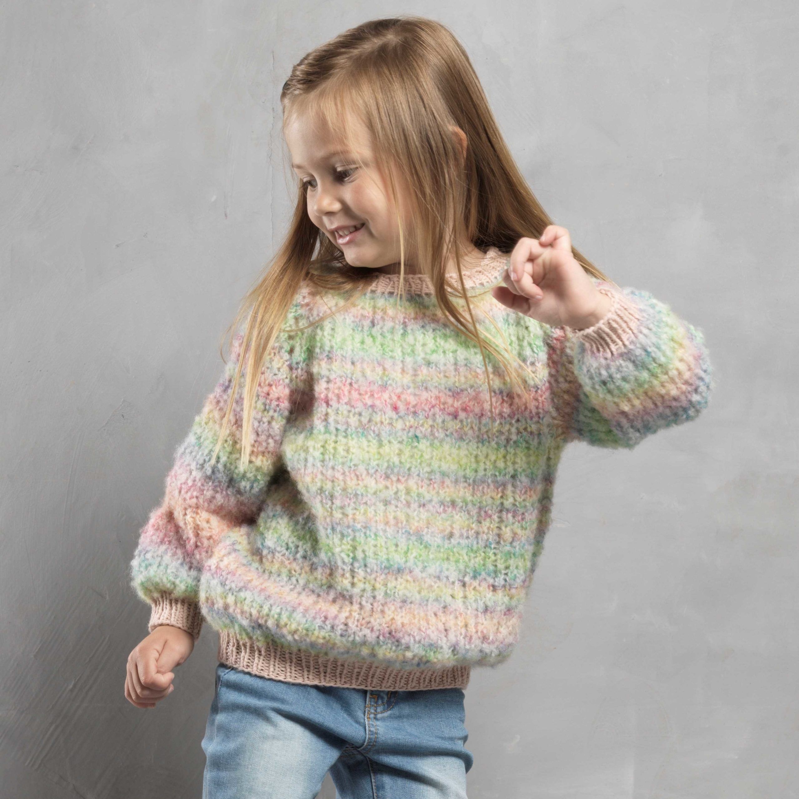 Regnbue Sweater (CeWeC) - Strikkeopskrift