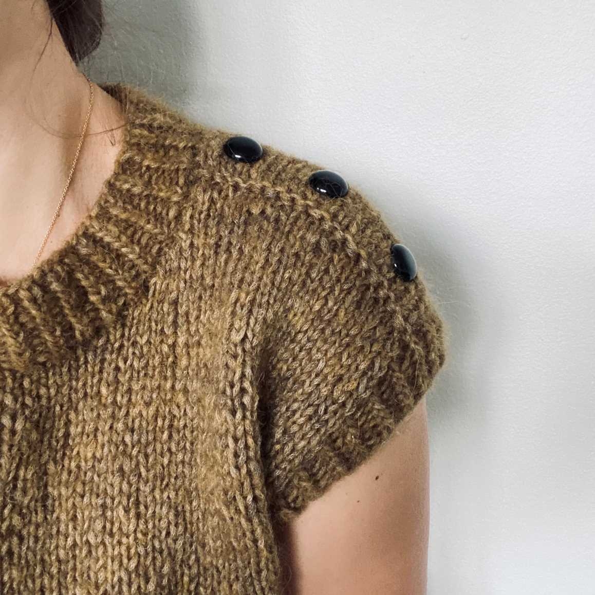 Buttons Vest - Strikkeopskrift